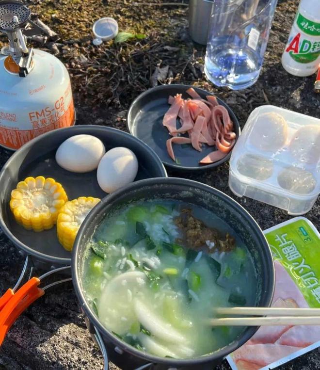 徒步人登山喜欢带着活鸡？不朽情缘平台登录入口为何(图6)