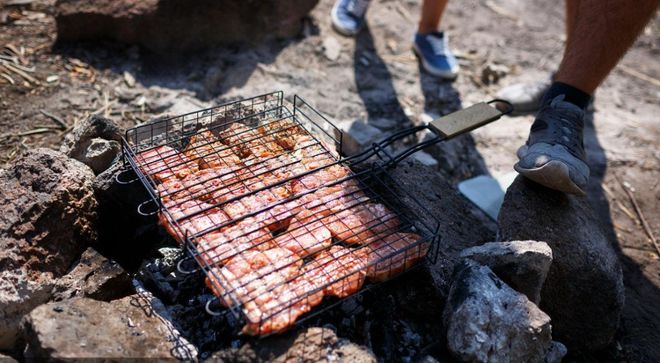 徒步人登山喜欢带着活鸡？不朽情缘平台登录入口为何(图13)